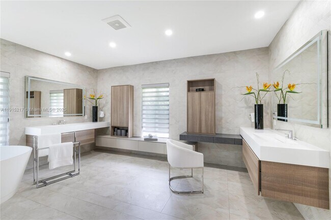 Building Photo - 8941 SW 65th Ct