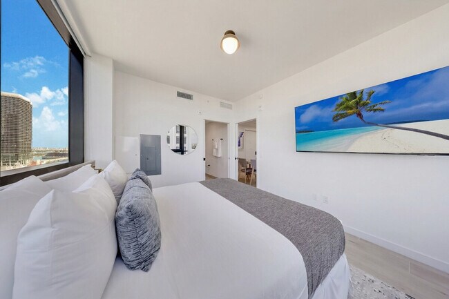 Building Photo - 350 N Miami Ave