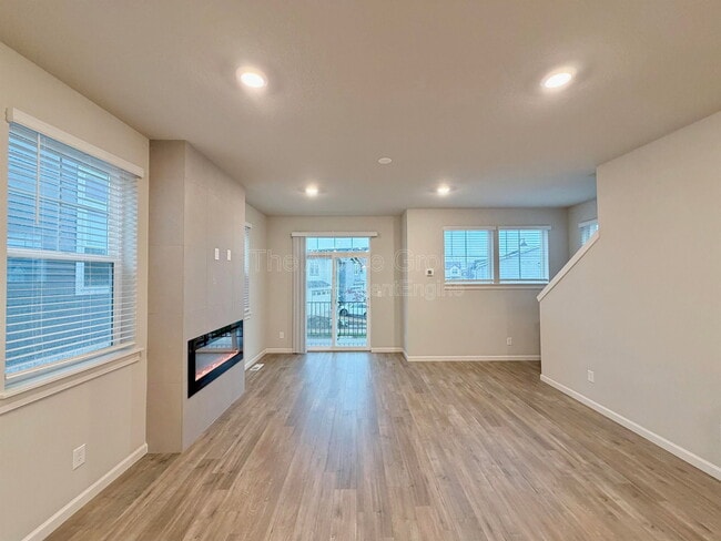 Building Photo - 8153 SE Crabapple St