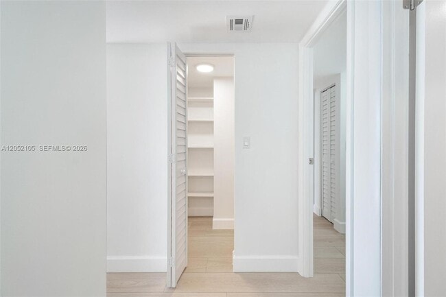 Building Photo - 20400 W Country Club Dr