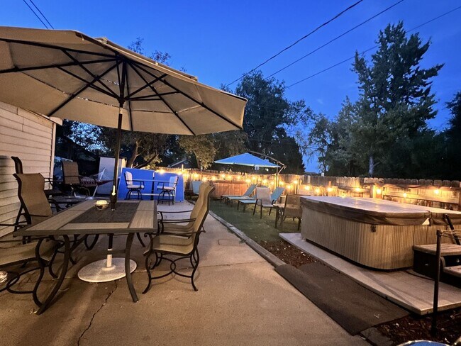 Building Photo - SHORT TERM RENTAL: Spacious 5+ Bedroom Home on the Hill! Available Now-July 24th 2026.