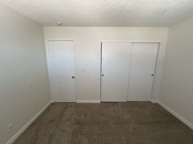 Building Photo - 2 bedroom 2 bathroom second level unit centrally located in the El Sol del Pueblo community.