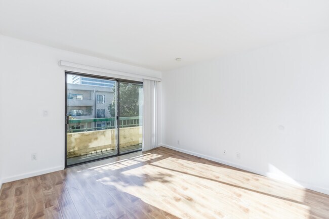 Second bedroom - 1738 S Bentley Ave