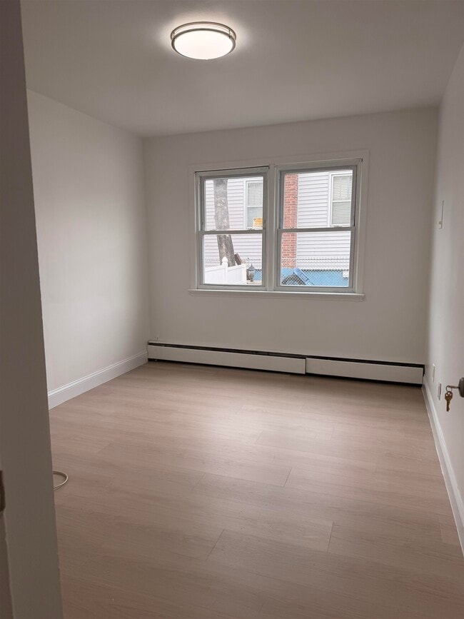 Building Photo - 24 E 18th St