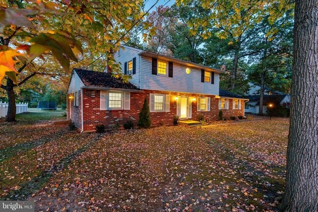 Building Photo - 24 Maple Ave