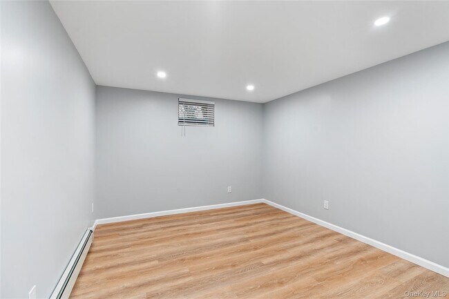 Building Photo - 5 Lakeview Ave