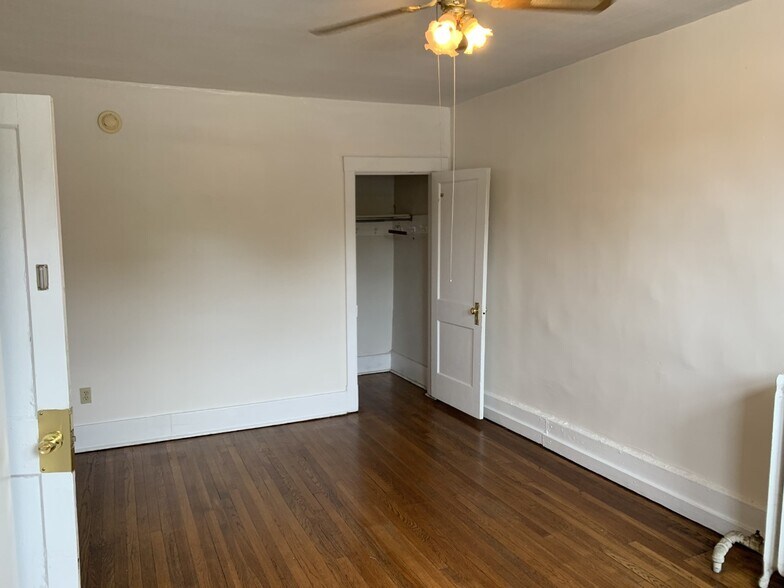 Building Photo - 1927 Murray Ave