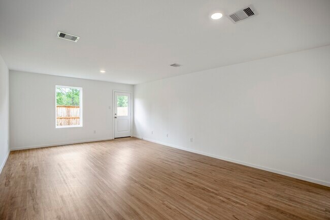 Building Photo - 21443 Carosella Dr