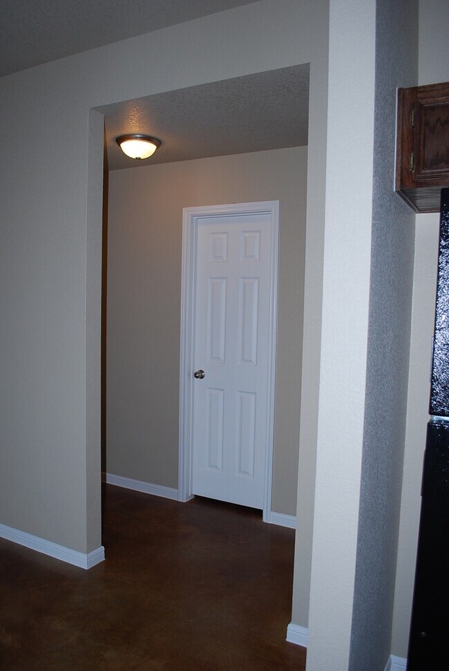 Building Photo - 2003Tru