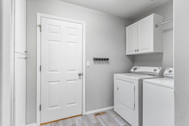 Building Photo - 2851 Cleveland Ave NW