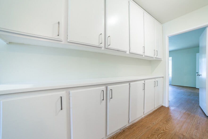 Building Photo - 9743 Reseda Blvd #3