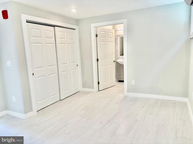Building Photo - 5356 Cedar Ave