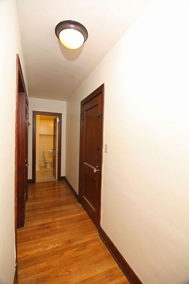 Interior Photo - The Glengarry