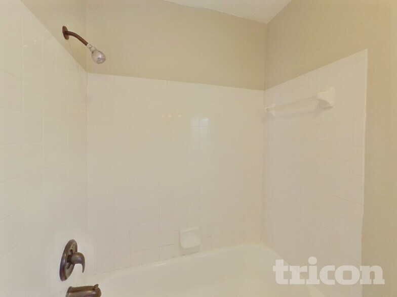 Building Photo - 3250 Prescott St N