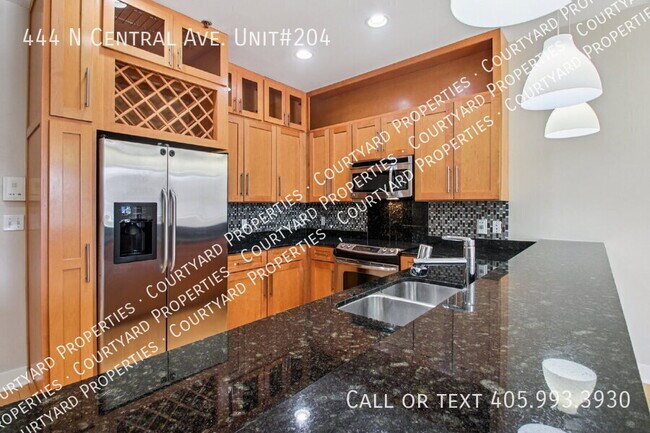 Building Photo - 444 N Central Ave