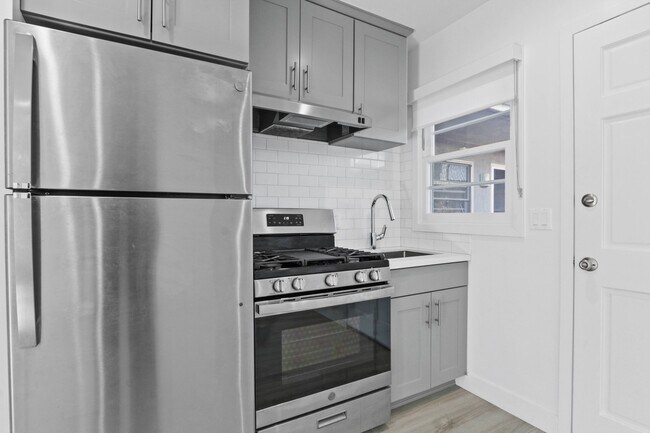 Building Photo - 814-818 2nd Street