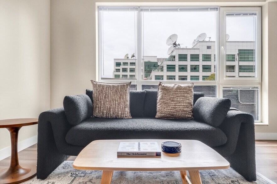 Building Photo - 101 Taylor Ave N