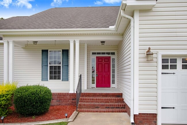 Building Photo - 200 Poplar Knoll Rd