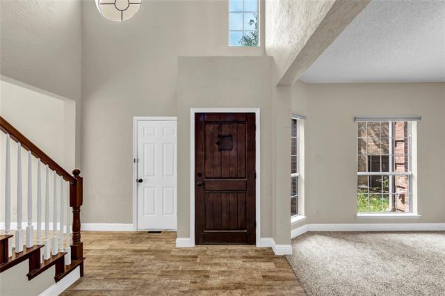 Building Photo - 900 Doral Cir