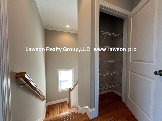 Building Photo - Upscale Three Bedroom in Colonial Green with Garage
