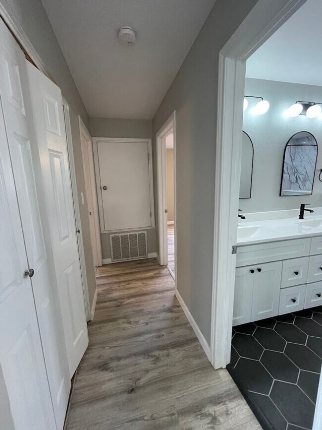 Building Photo - NEW ON MARKET