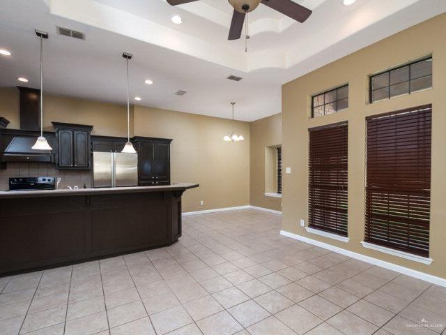 Building Photo - 10 Santa Laura St