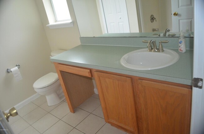 Building Photo - 545 Prosperity Lake Dr