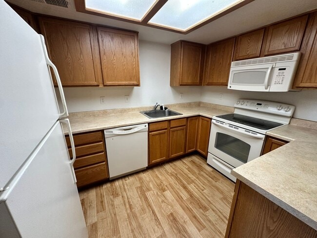 Building Photo - Stylish 3rd Level, Private 2 bedroom Apartment With LVP Flooring, Decks, Gas Fireplace & In-Unit ...