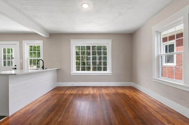 Building Photo - 349 Ridgewood Ave