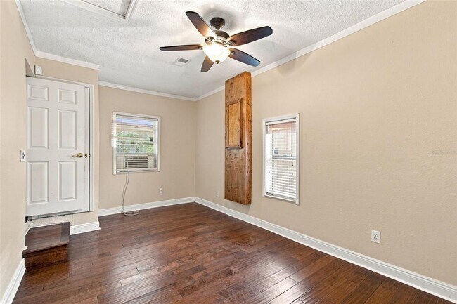 Building Photo - 805 W Braddock St