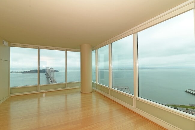 Primary Photo - 425 1st St