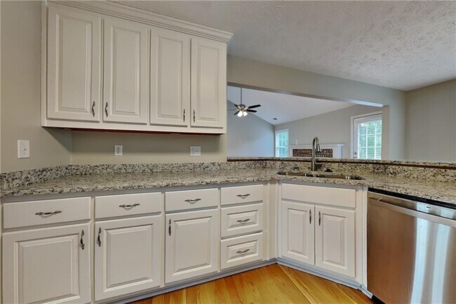 Building Photo - 990 Golden Meadows Ln