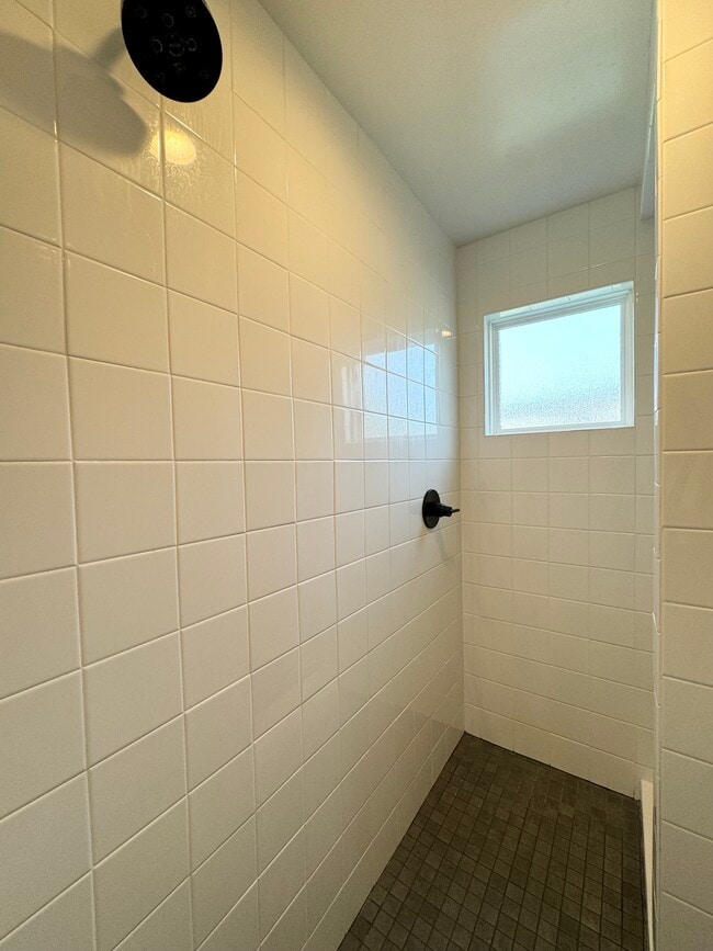 Building Photo - 717 Corbin Terrace