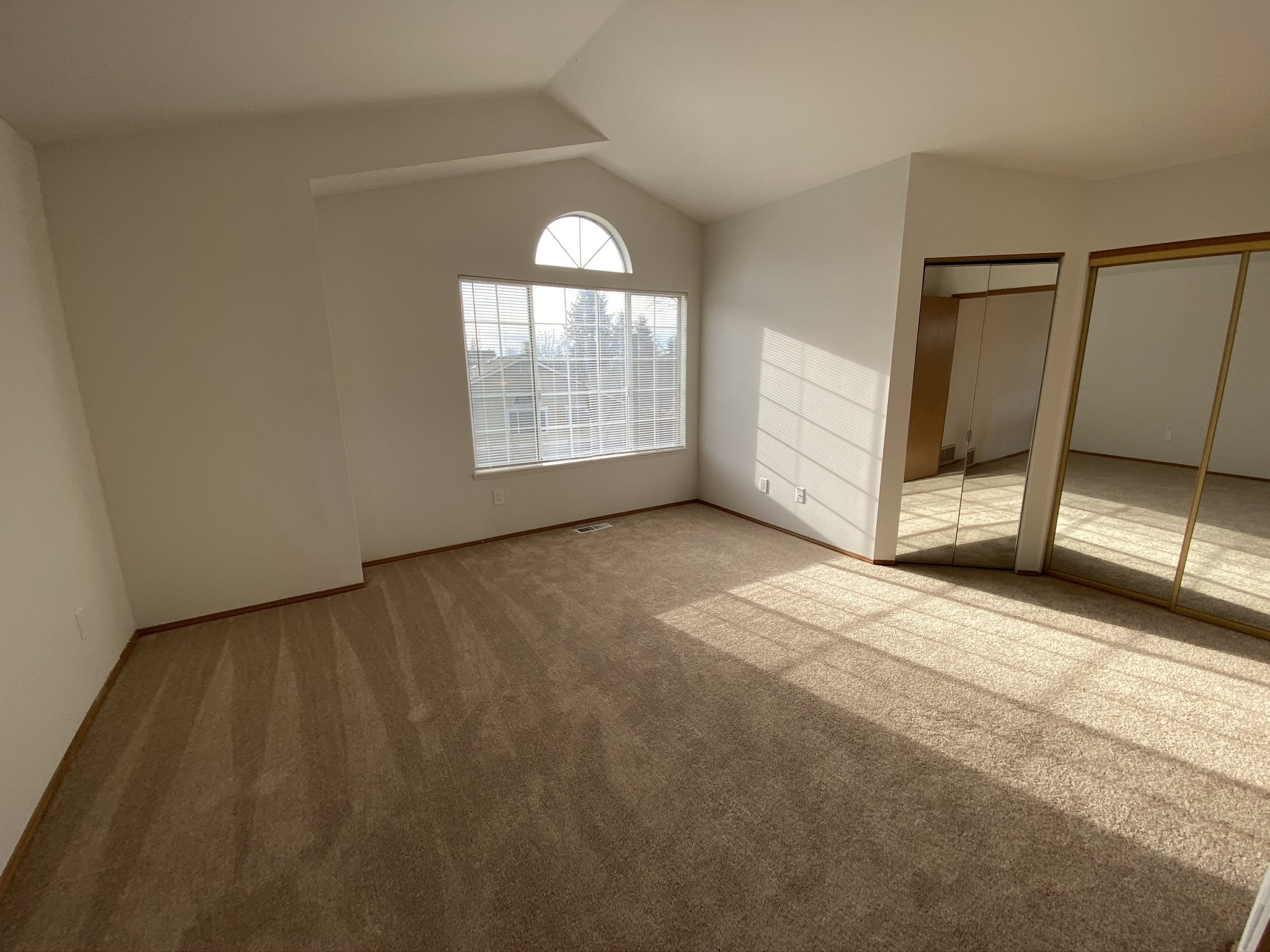 Building Photo - 648 S 32nd Pl