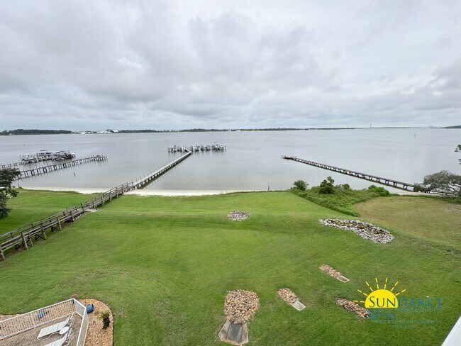 Building Photo - FURNISHED waterfront condo in Desirable In...