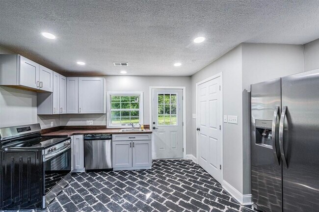 Building Photo - 204 Wilson Ave