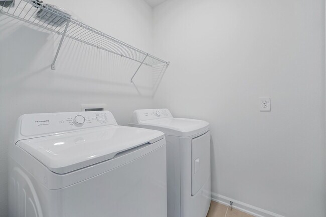 Building Photo - Beautiful New 3-Bedroom Townhome in Davenport — Includes Resort Pool, Modern Clubhouse & Family P...
