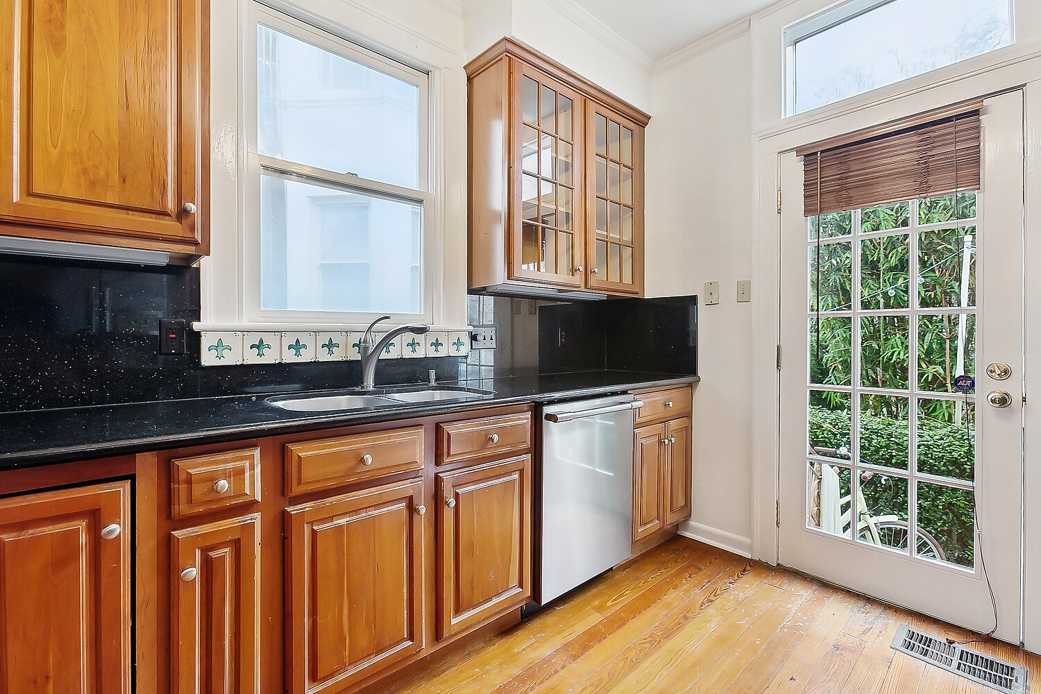 Building Photo - 1617 Soniat St