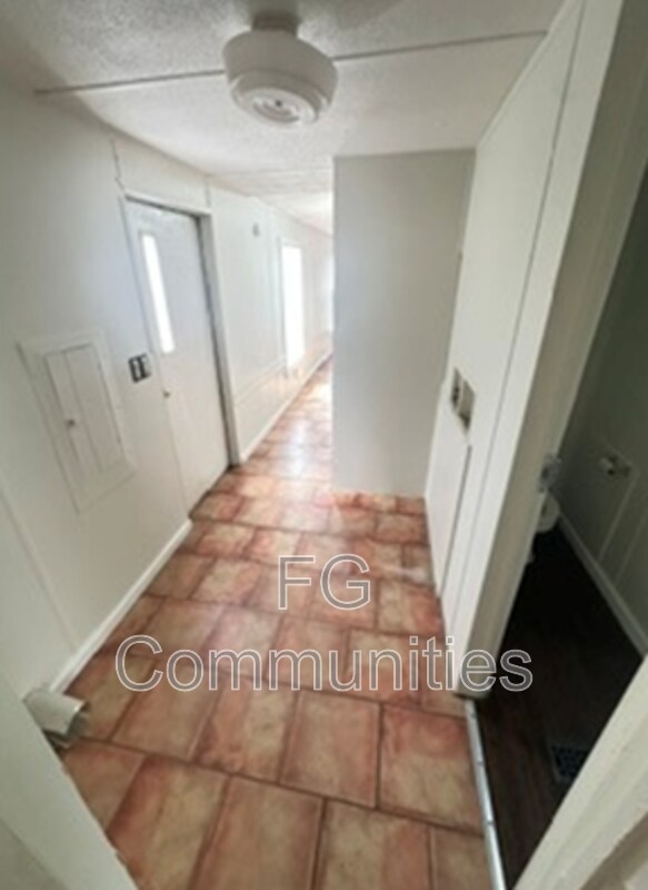 Building Photo - 17 Glimmer Dr