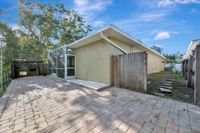 Building Photo - Beautiful 4 bed/ 2.5 bath Rental ~ Sarasota