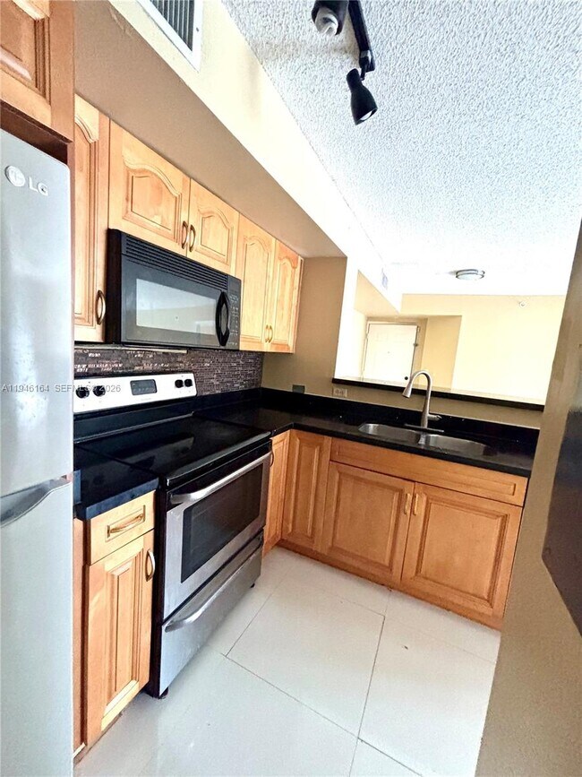 Building Photo - 777 SW 111th Way