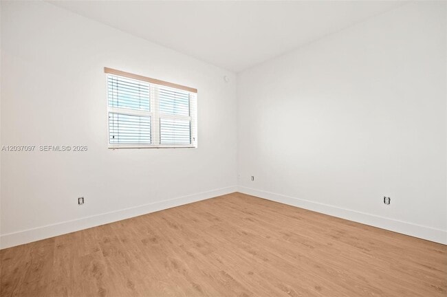 Building Photo - 14951 Royal Oaks Ln