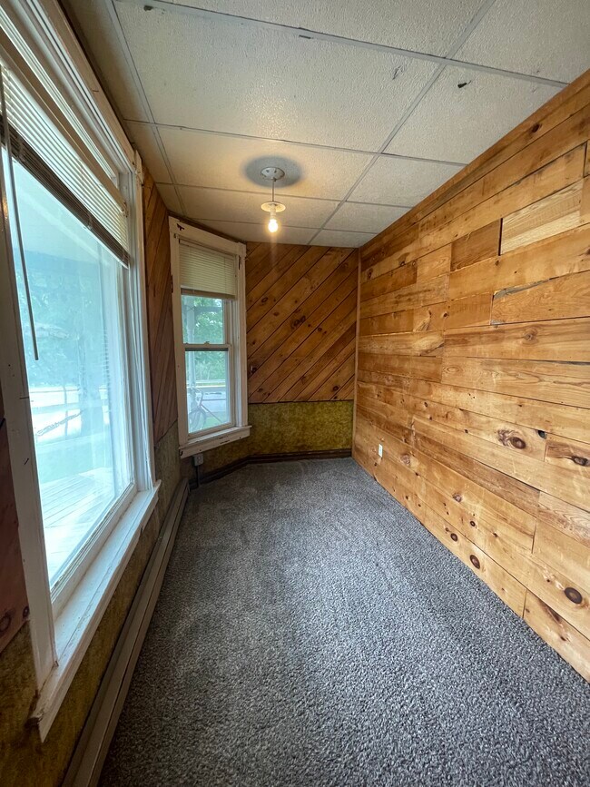 Building Photo - 119 Main St W