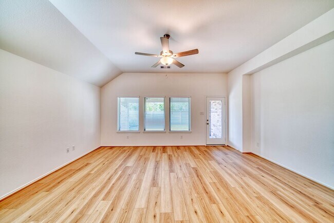 Building Photo - 2334 Honeyberry Shrub Dr