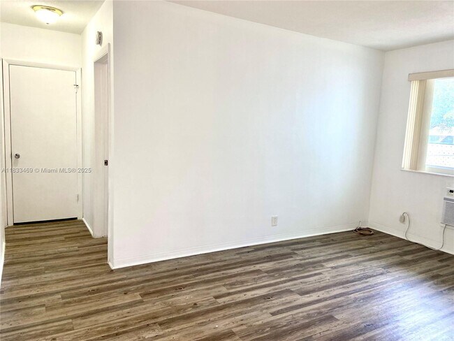 Building Photo - 3533 Tyler St