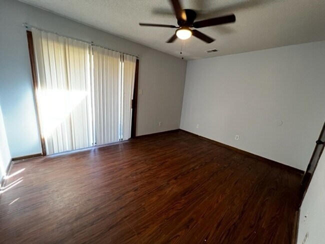 Building Photo - 157-159-159 Bentwood Cir
