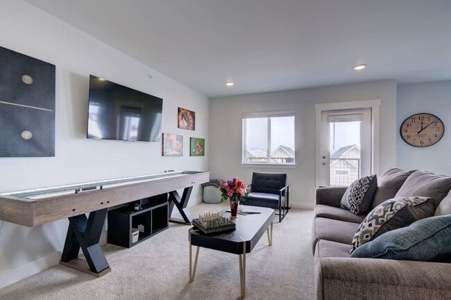 Primary Photo - 5242 Fallon St