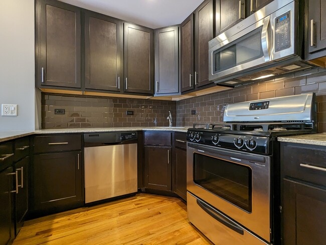 Building Photo - 4744 N Maplewood Ave