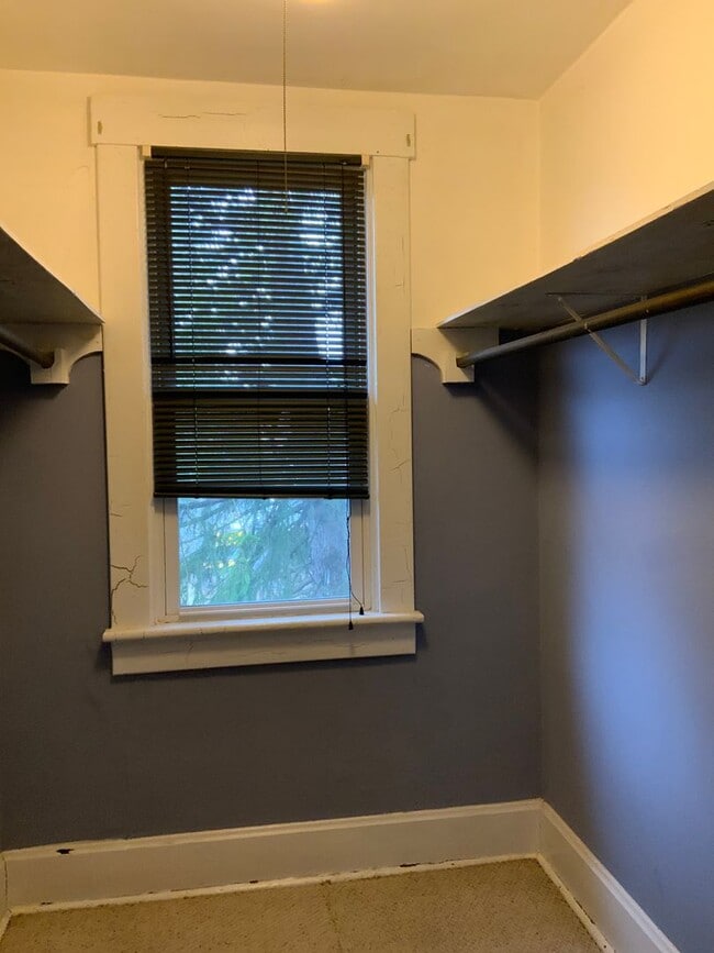 Building Photo - 2 Bed | 1 Bath Duplex