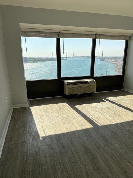 Building Photo - 300 Riverfront Dr
